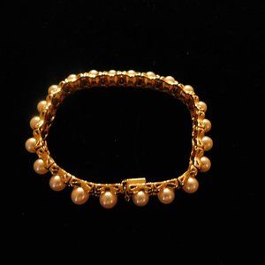 Pearl and gold bracelet